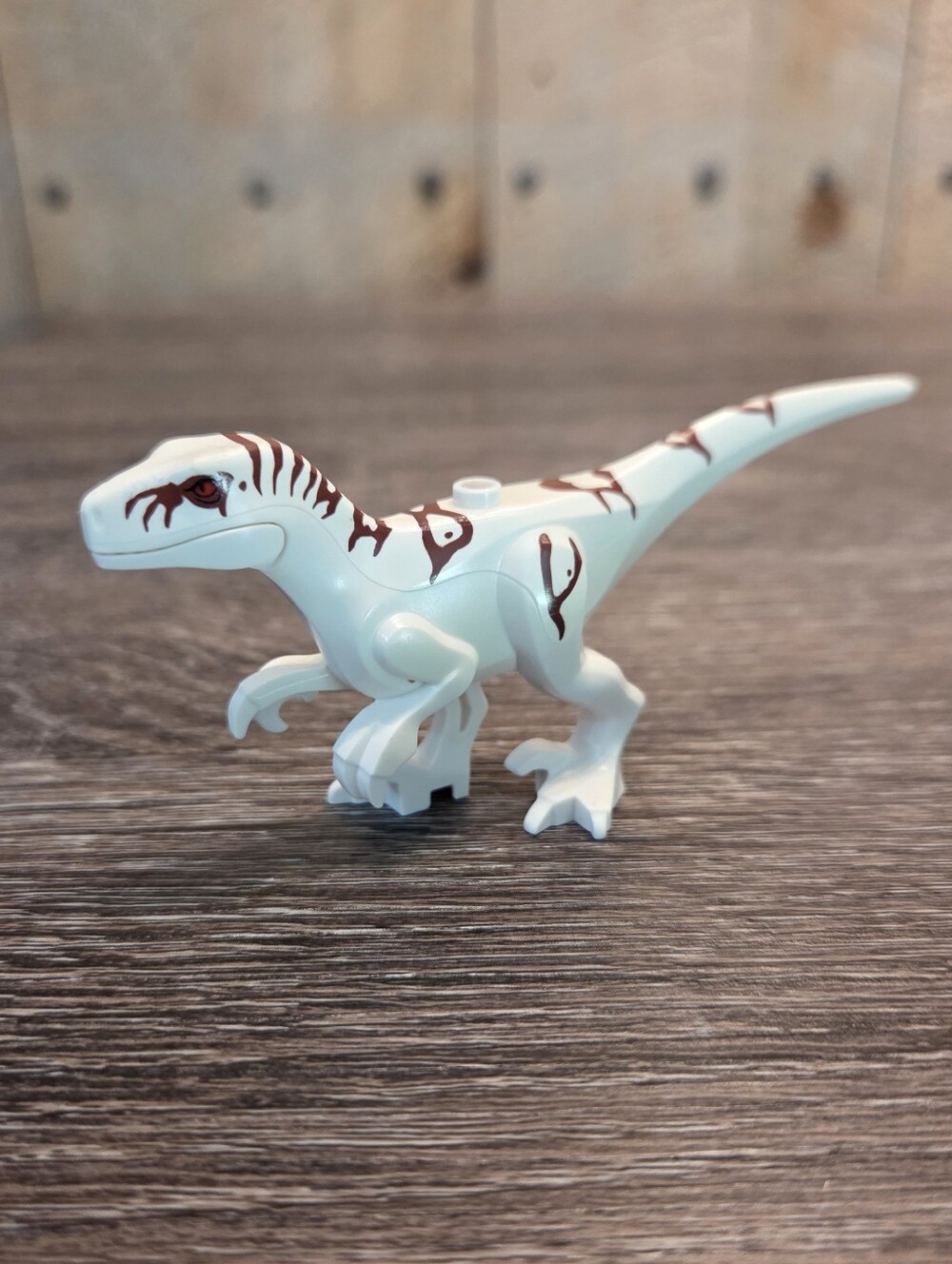 Lego Jurassic World Dinosaur ATROCIRAPTOR White w/Reddish Brown Marks, 76945